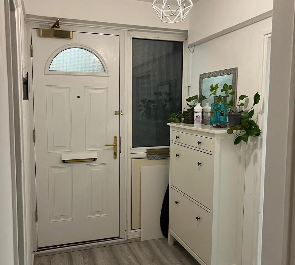 Apartment Budget Friendly Room In London